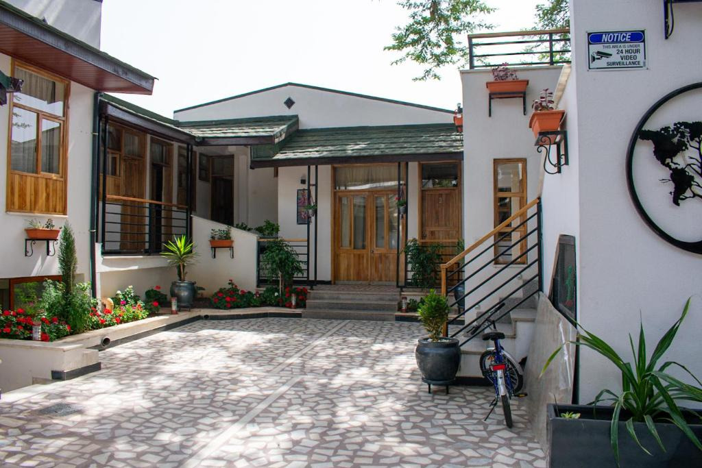 Old Airport Diplomatic Guest House